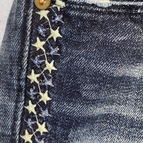 Cult of Individuality Distressed Women’s Jeans - Picture 6 of 11